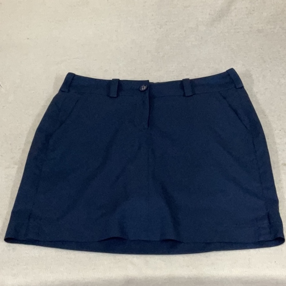 EUC Woman’s Nike skirt with built in shorts